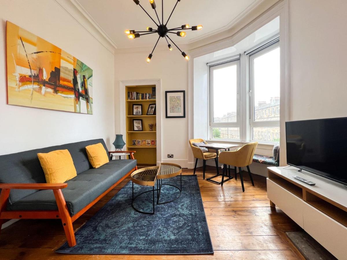 Bohemian 1BR Flat in Abbeyhill Edimburgo Exterior foto